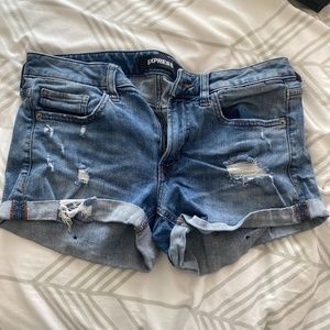Distressed denim shorts (express)